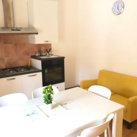 Cortile Palmi أفولا